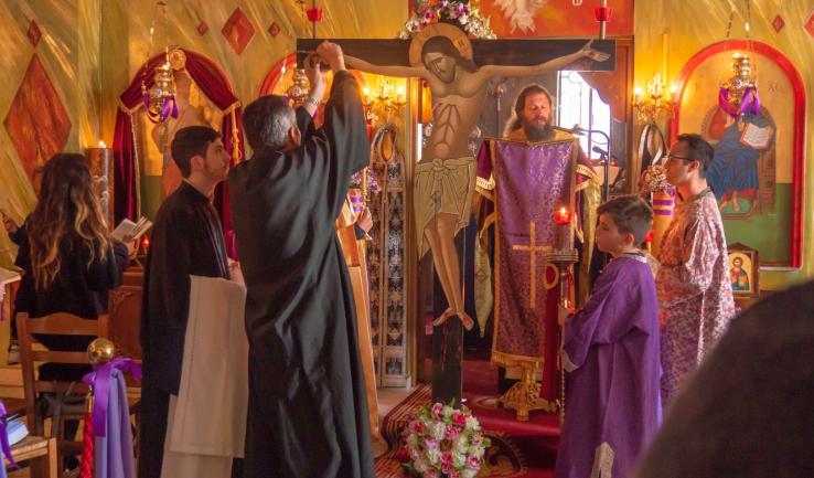 Με κατάνυξη ο παραδοσιακός Επιτάφιος στον Αγ. Νεκτάριο